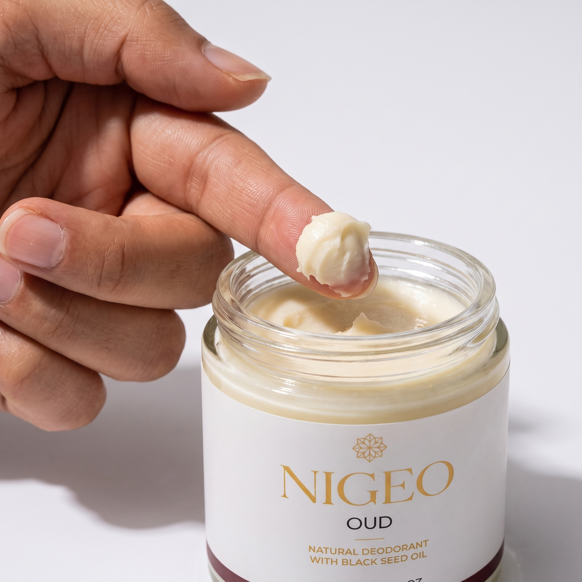 Texture of NIGEO Oud cream deodorant